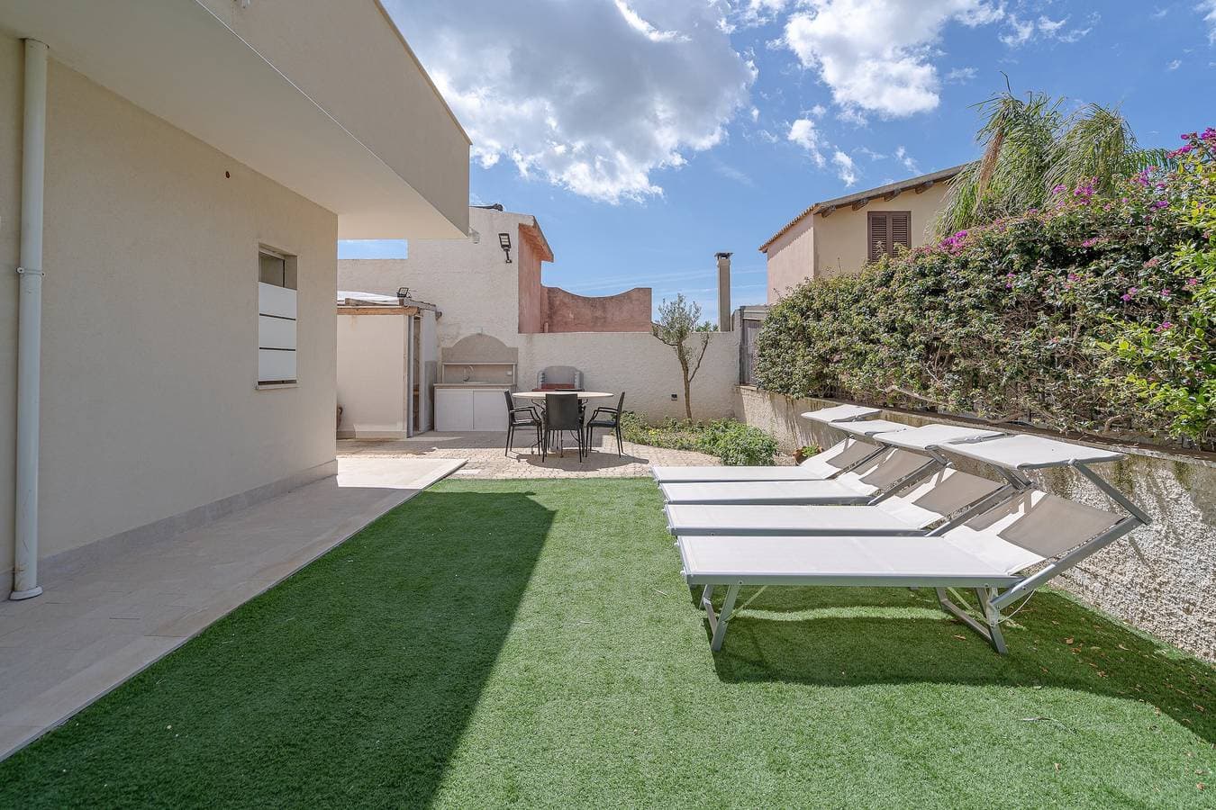 Foto 3 von 27: Apartment 'Marzamemi 1 mit privatem Garten', WLAN und Klimaanlage