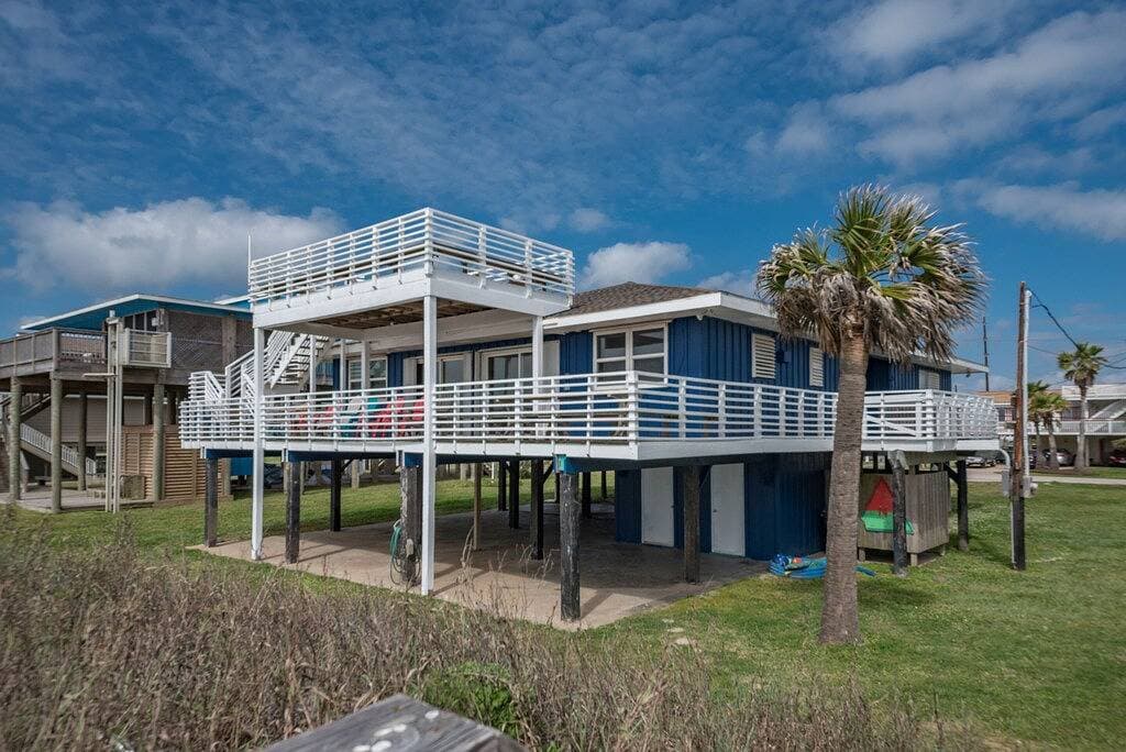 Foto 9 von 44: \"RightOnTheBeachVR\" Front Row Jamaica Beach 4Br / 3bth, atemberaubende Aussichten, riesige Decks