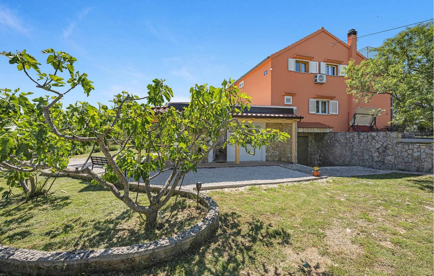 Foto 3 von 29: Gemütliche Ferienwohnung mit Terrasse, Küche, WLAN und Parkplatz