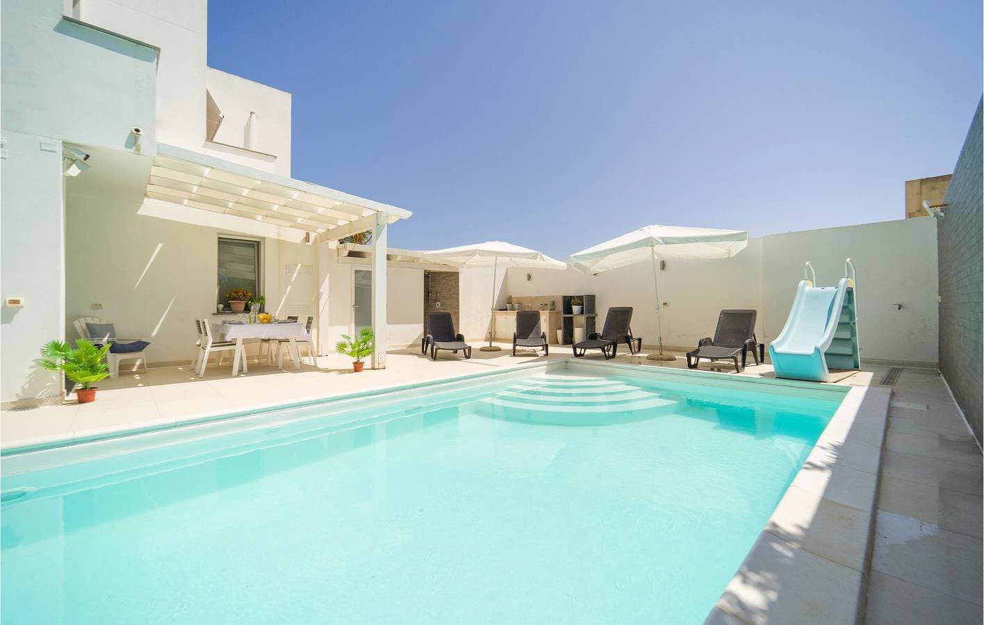 Foto 10 von 41: Appartement am Pool mit Meerblick