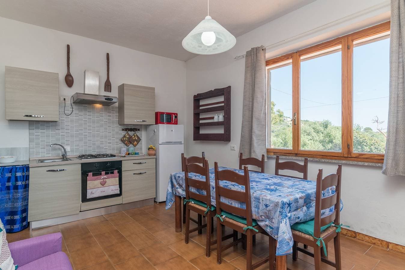Foto 8 von 23: Großes Apartment mit Hügelausblick, WLAN & Terrasse