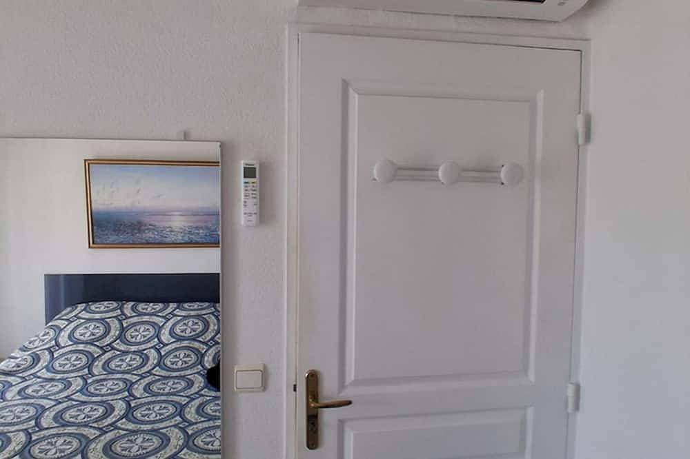 Foto 8 von 26: Air-conditioned 2-room apartment with a terrace, a 3-minute walk from the beach and restaurants