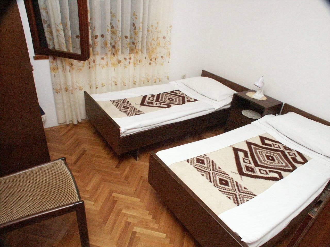 Foto 12 von 17: 2-Zimmer-Ferienwohnung am Strand Maslinica, Solta -a