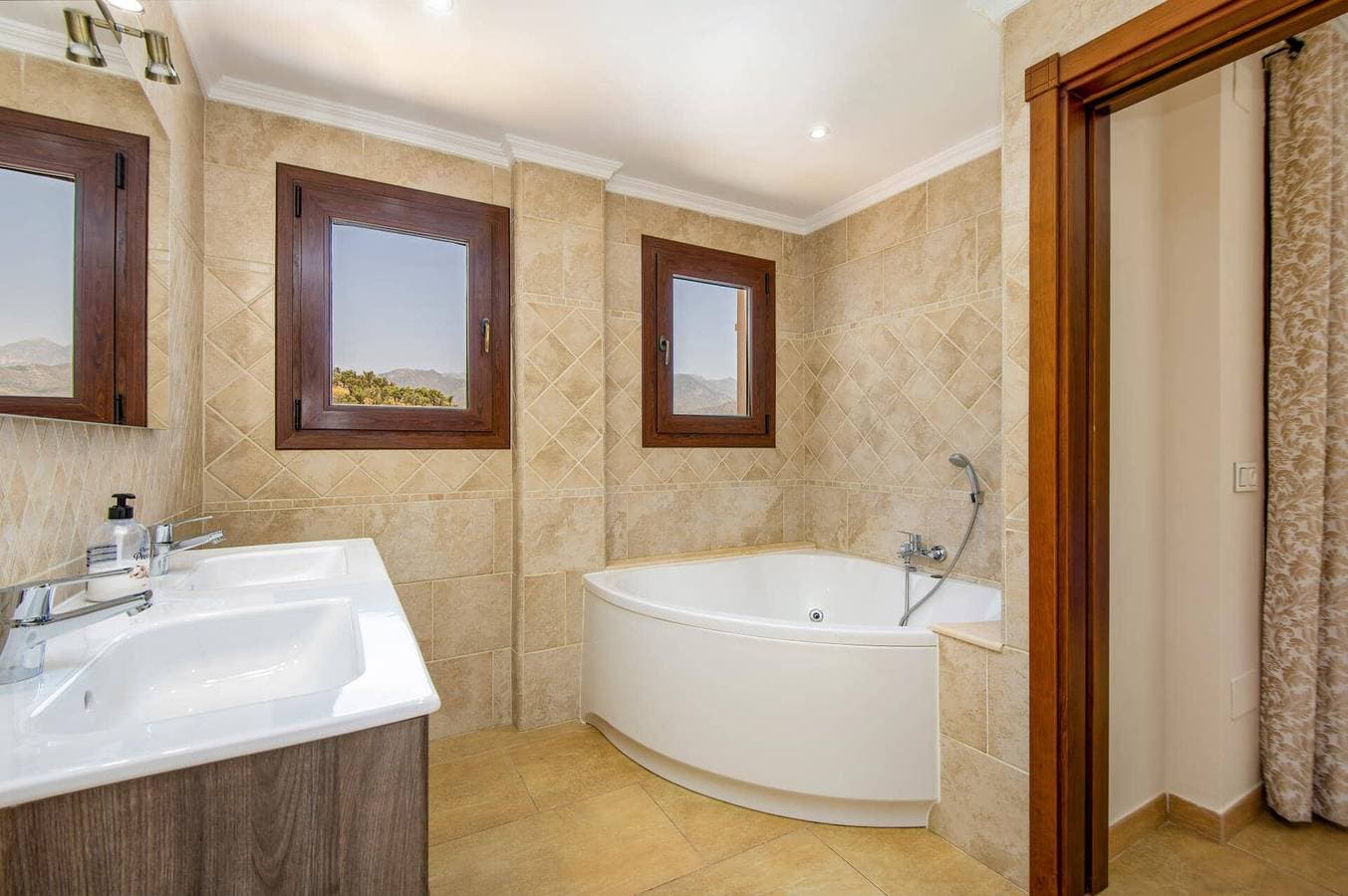 Foto 9 von 37: Villa für 8 Personen mit Garten