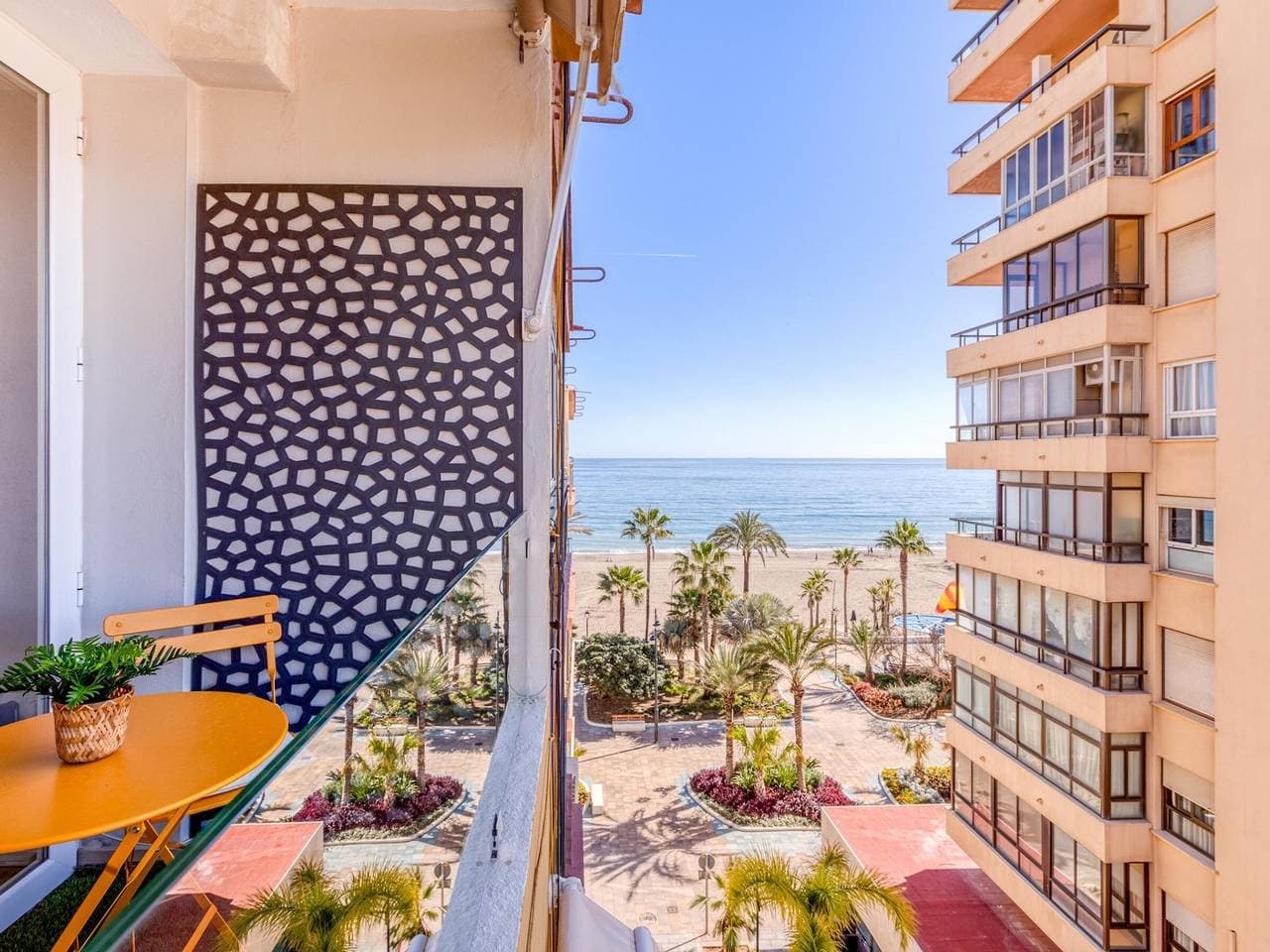 Charmante renovierte Wohnung mit Balkon nahe der Promenade in Estepona 1