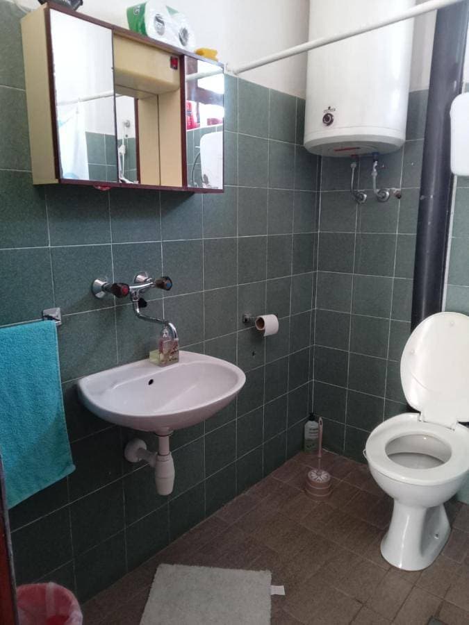 Foto 2 von 11: Basic Triple Room with Shared Bathroom