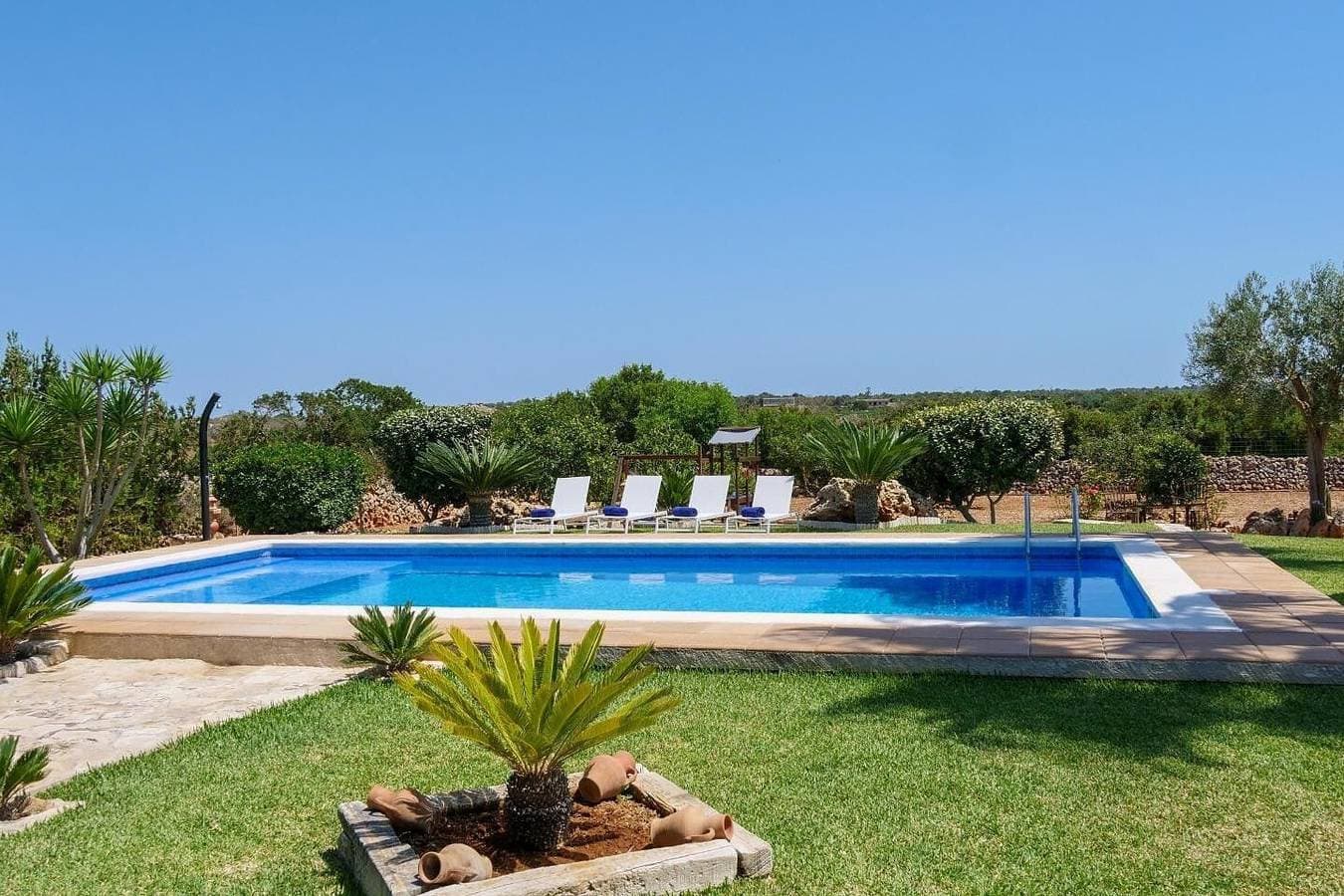 Foto 3 von 38: Ferienhaus Fonoll mit Bergblick, Pool, WLAN, Terrasse und Garten
