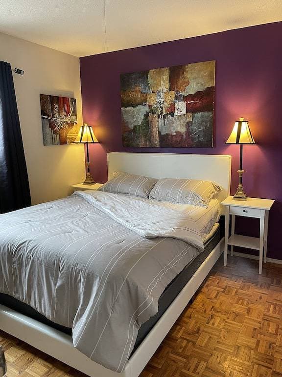 Foto 2 von 12: Cozy shared stay on the corner of Houde Drive.
