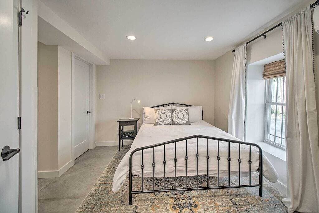 Foto 7 von 12: Contemporary Condo in Quiet Locale!