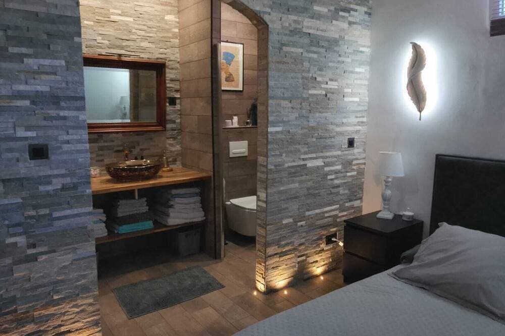 Foto 4 von 29: Suite-style room with a pool