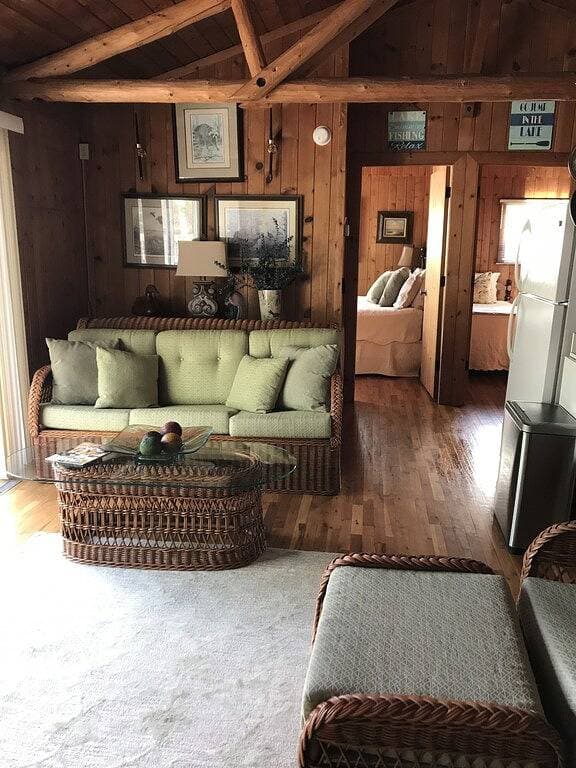 Erschwingliche Waterfront Cottage in der Nähe von Smith Mountain, Great Views 1
