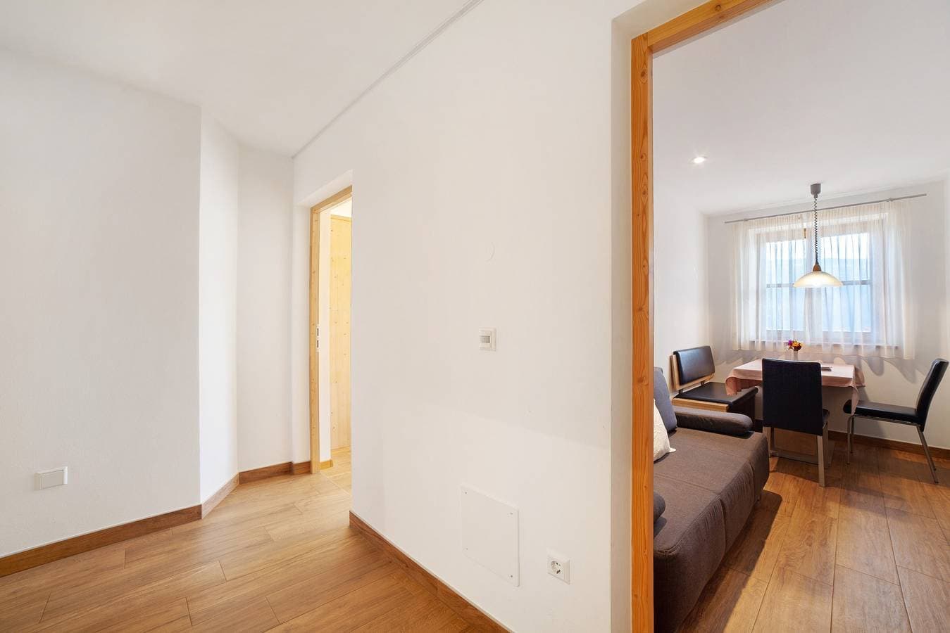 Foto 12 von 27: Ferienwohnung 'Ausergrubhof Wohnung Naturns' mit Bergblick, Gemeinschaftsgarten und WLAN
