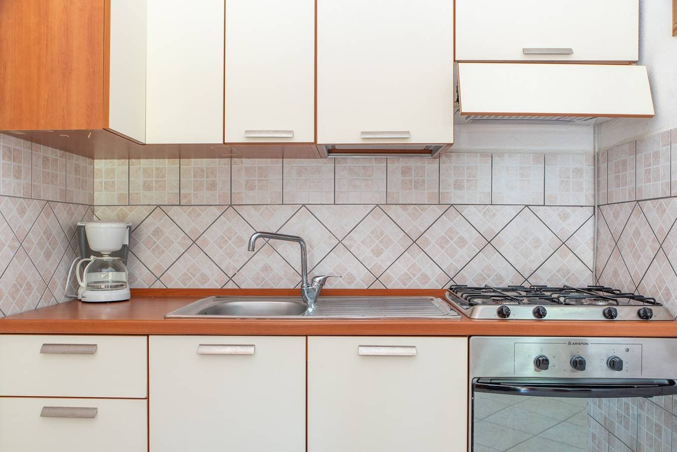 Foto 7 von 29: Ferienwohnung 'Villa Smeralda 3' mit Pool und Garten nahe Olbia