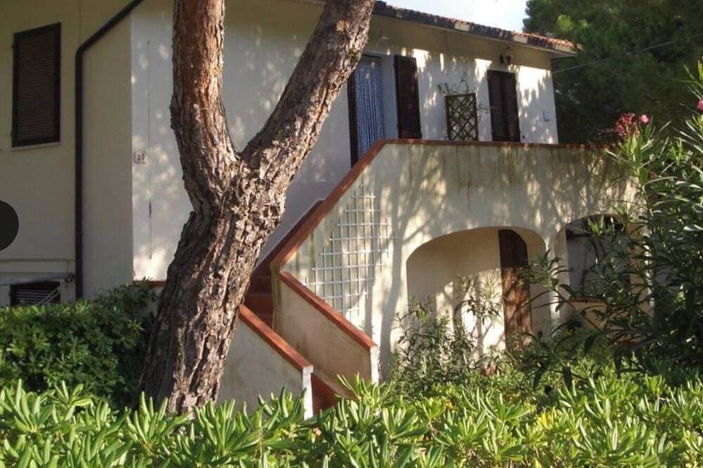 Schöne ruhig gelegene Ferienwohnung mit Garten ca 1500m zum Strand 1