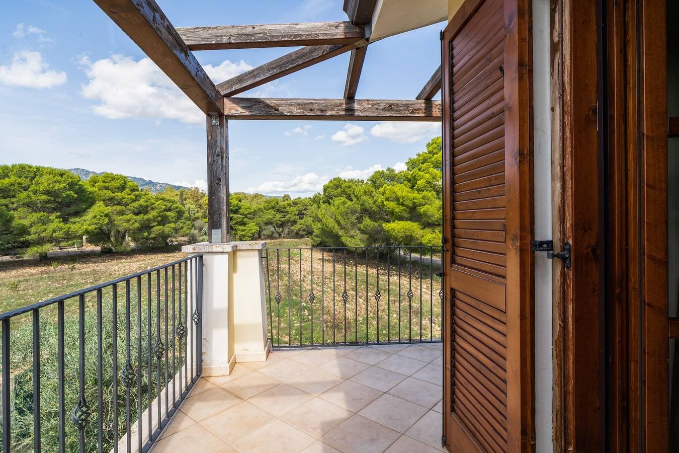 Foto 6 von 25: Ferienhaus Villamara mit Terrasse, Bergblick und Garten; Parkplätze vorhanden