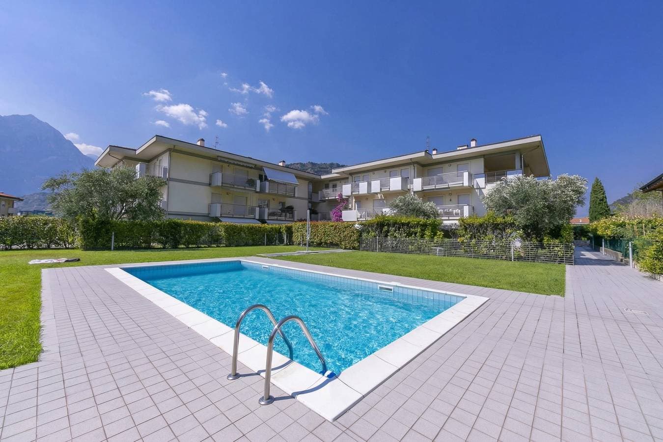 Foto 2 von 22: Torbole Relax, Pool & Balcony Apartment 2