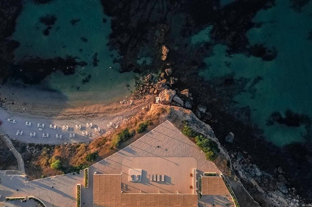 Romantic Seafront Villa with 900m² Terrace & Private Beaches | Italy 1