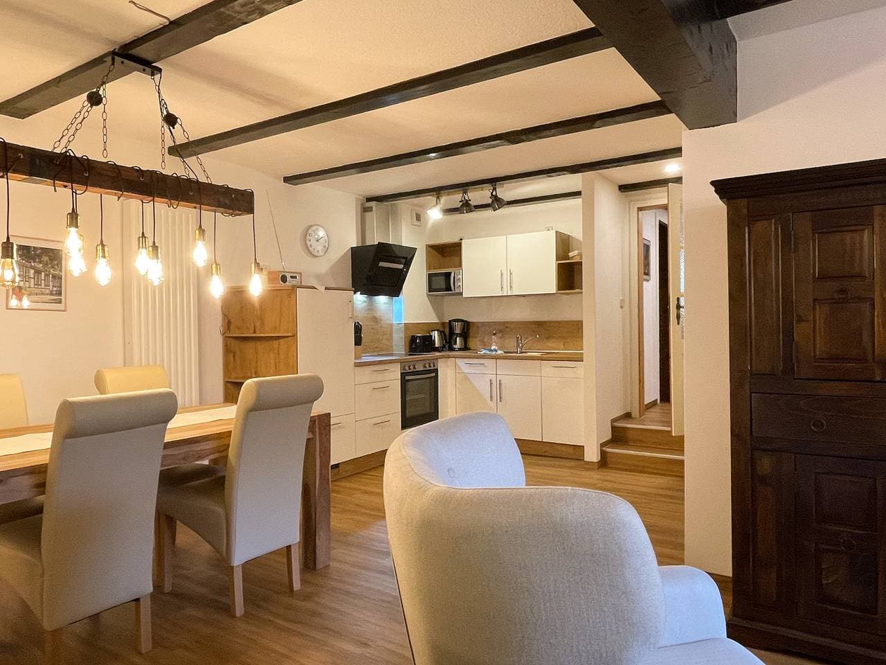 Apartment mit zwei Schlafzimmern und Wohnküche 1