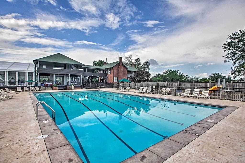 Foto 5 von 27: Neu! Resort Condo mit Zugang zum Pool auf Smith Mtn Lk!