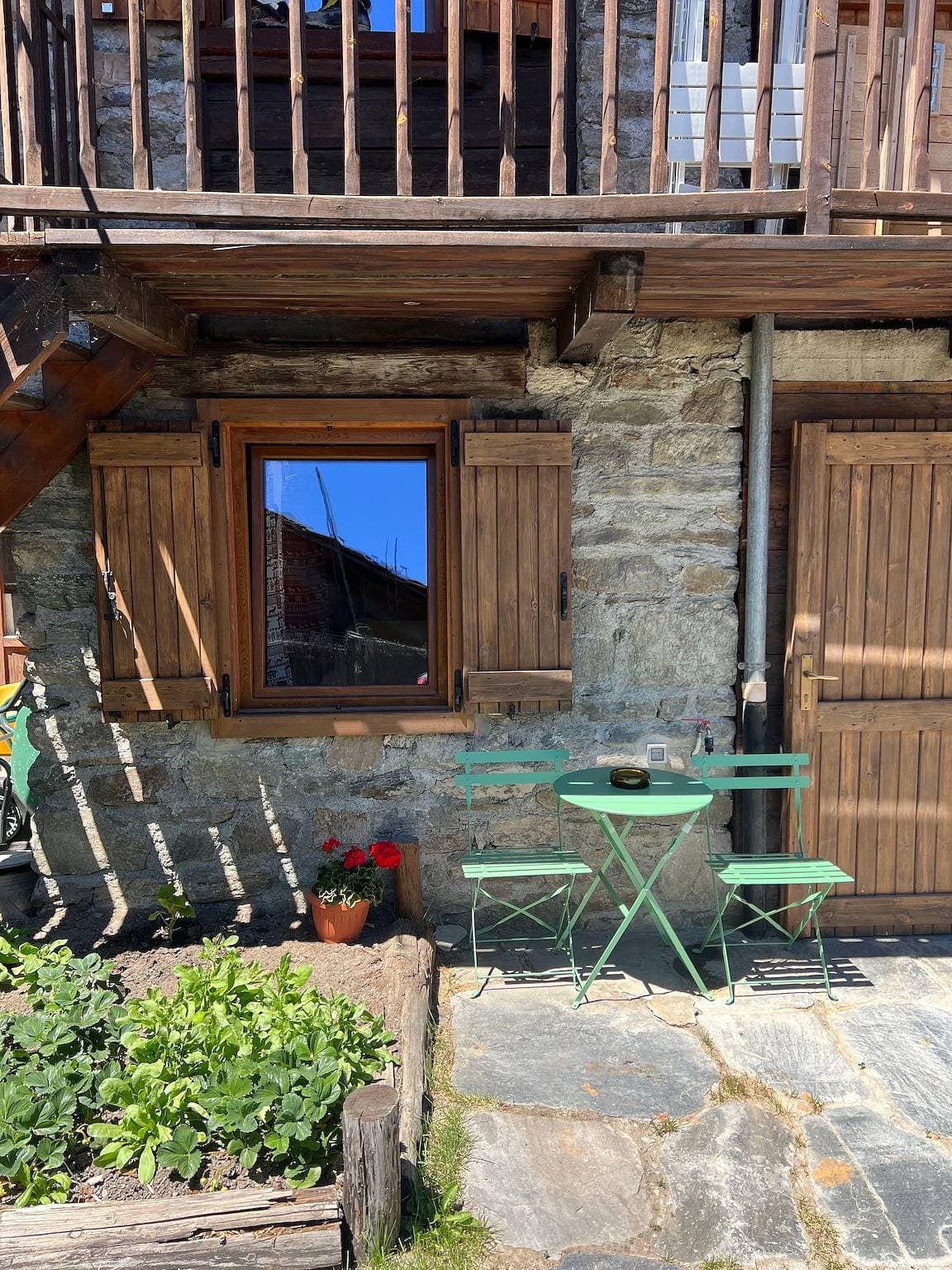Foto 9 von 24: Appartement „L’angolo del paradiso Gimillan“ mit Bergblick und privatem Garten