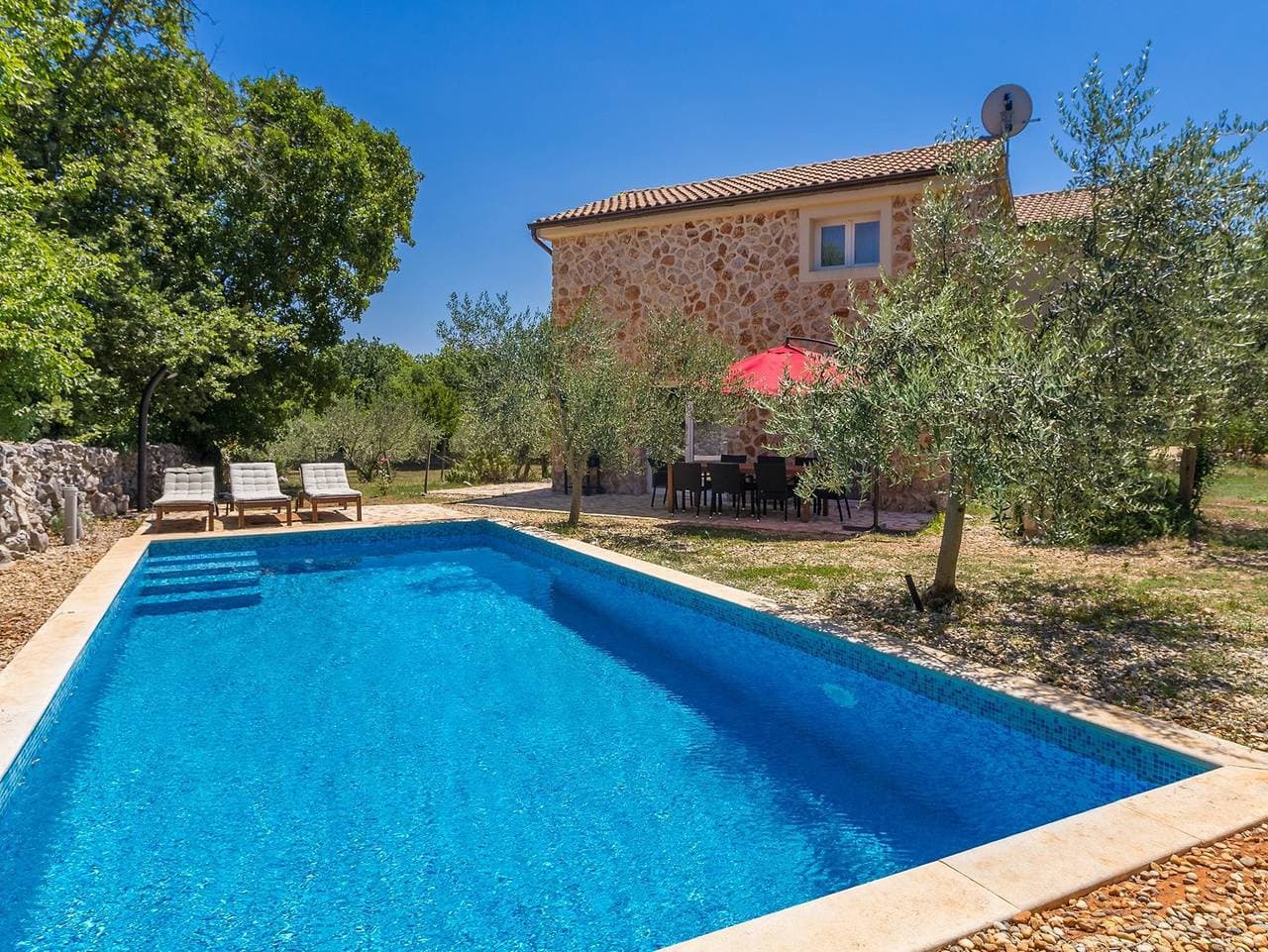 Ferienhaus Alyssa mit pool auf der Insel Krk, 3km vom Sandstrand 1
