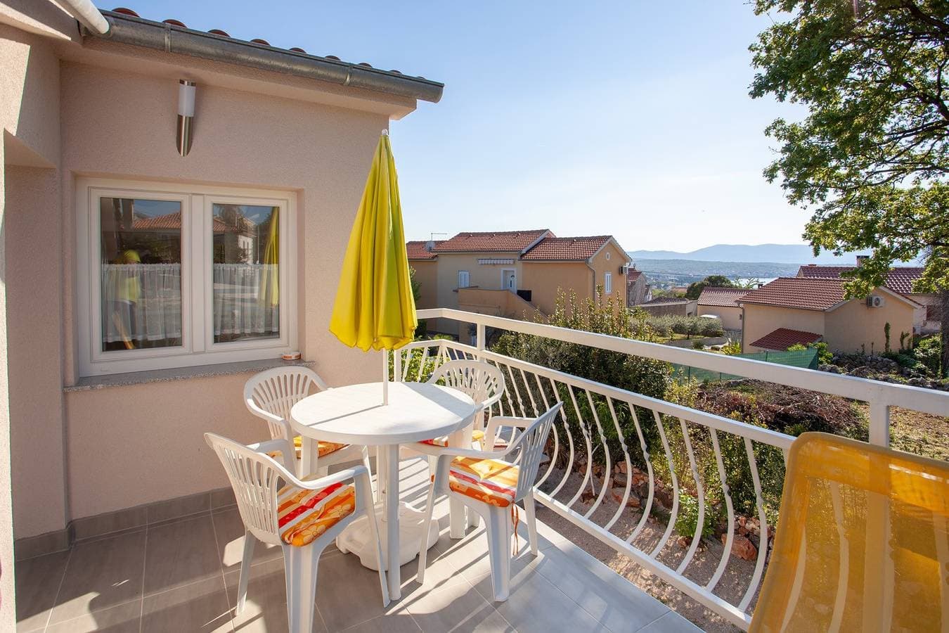 Foto 5 von 32: Apartment für 4 Personen mit privatem Parkplatz und Meerblick