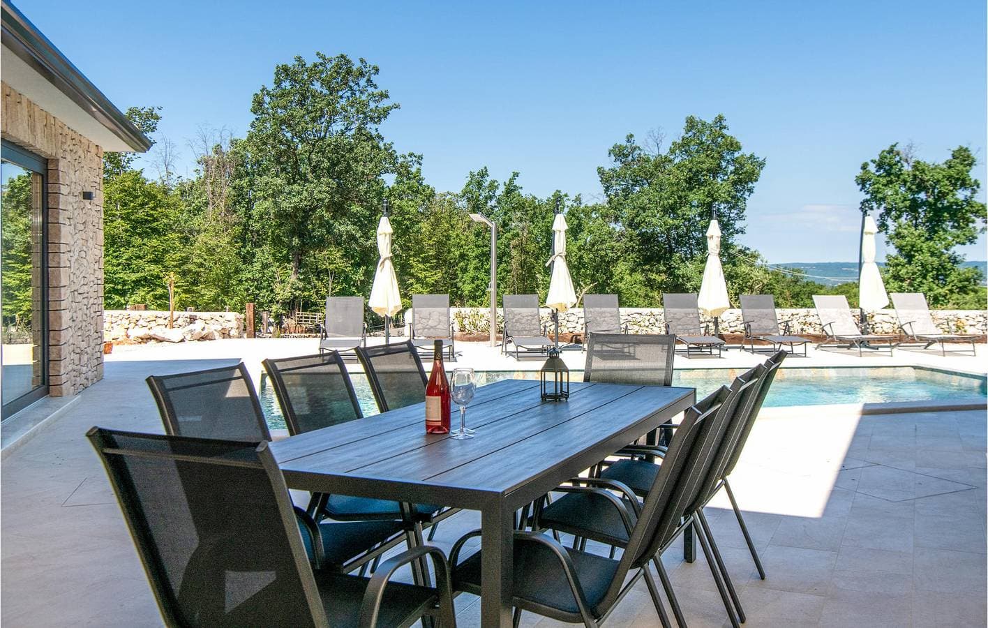 Foto 11 von 40: Gemütliche 230 m² große Wohnung mit WLAN, Klimaanlage, Terrasse und Parkplatz