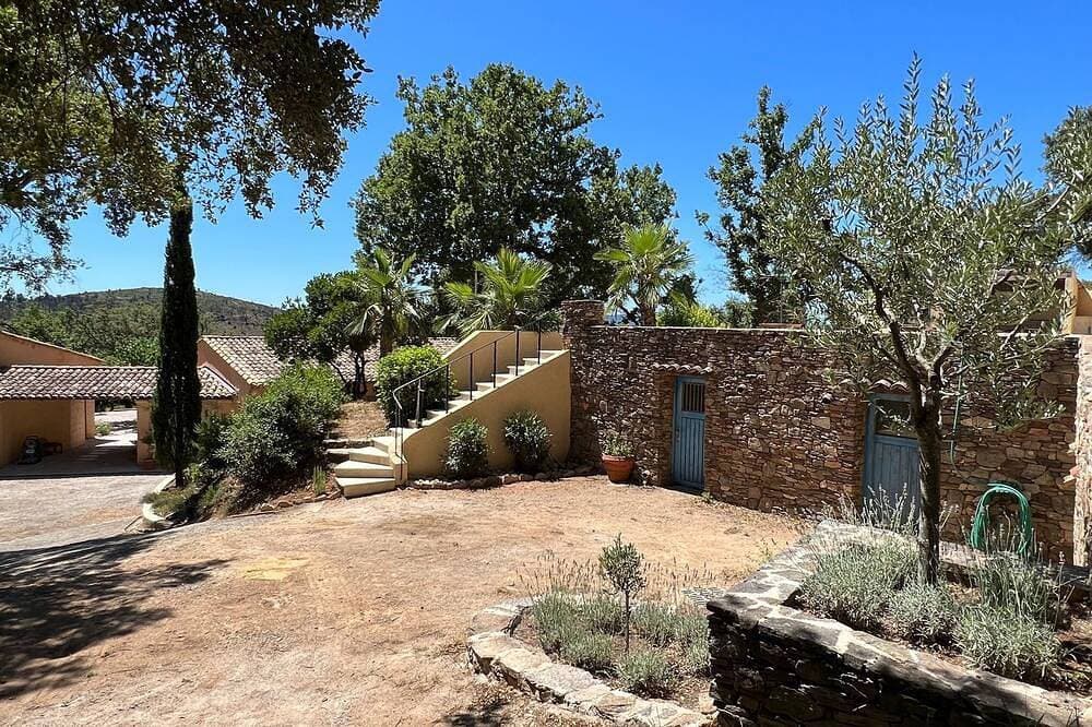 Foto 7 von 13: Ferienwohnung mit großem Pool in den Hügeln der Bucht von St. Tropez
