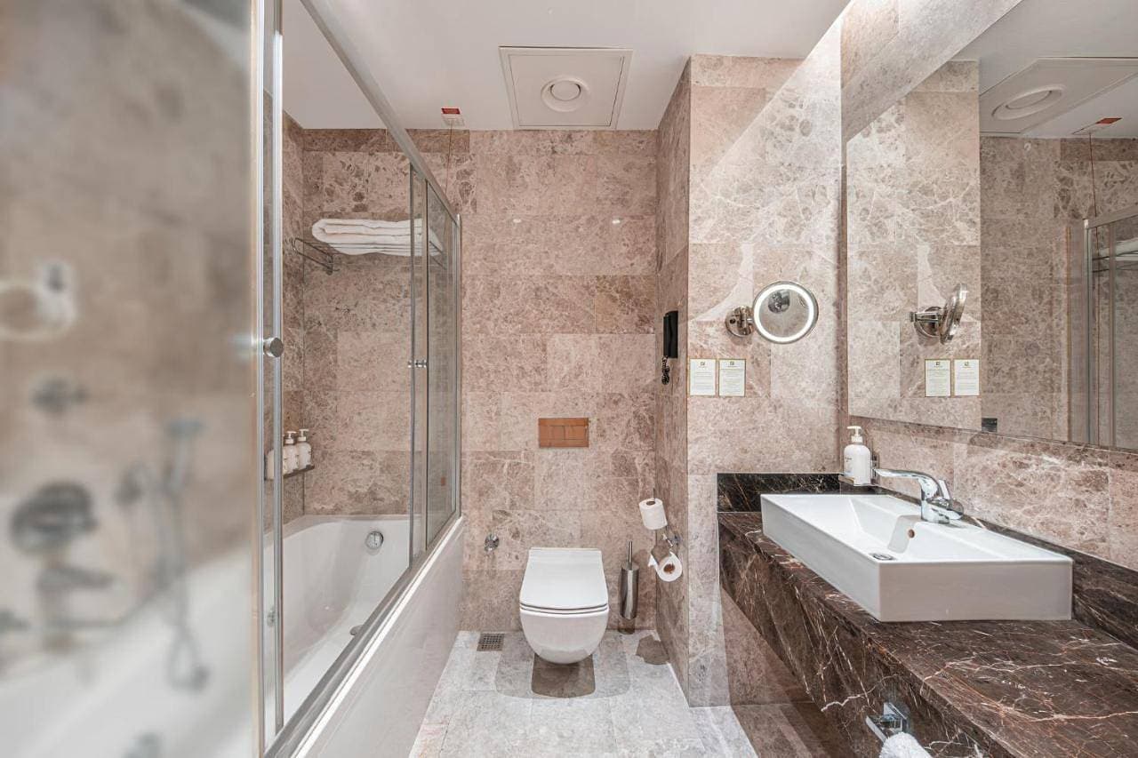 Foto 7 von 10: Premium King Room with Jetted Tub