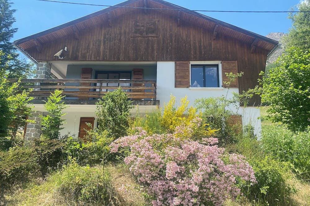 Chalet Familial de Standing vue sur les Montagnes du Parc National du Mercantour 1