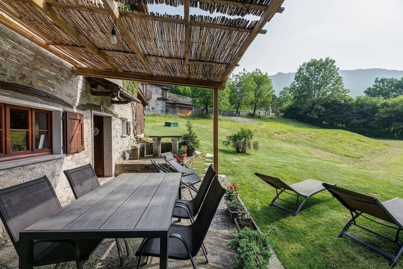Foto 8 von 28: Chalet „Casa di Nini“ mit Terrasse und Garten mit Grill