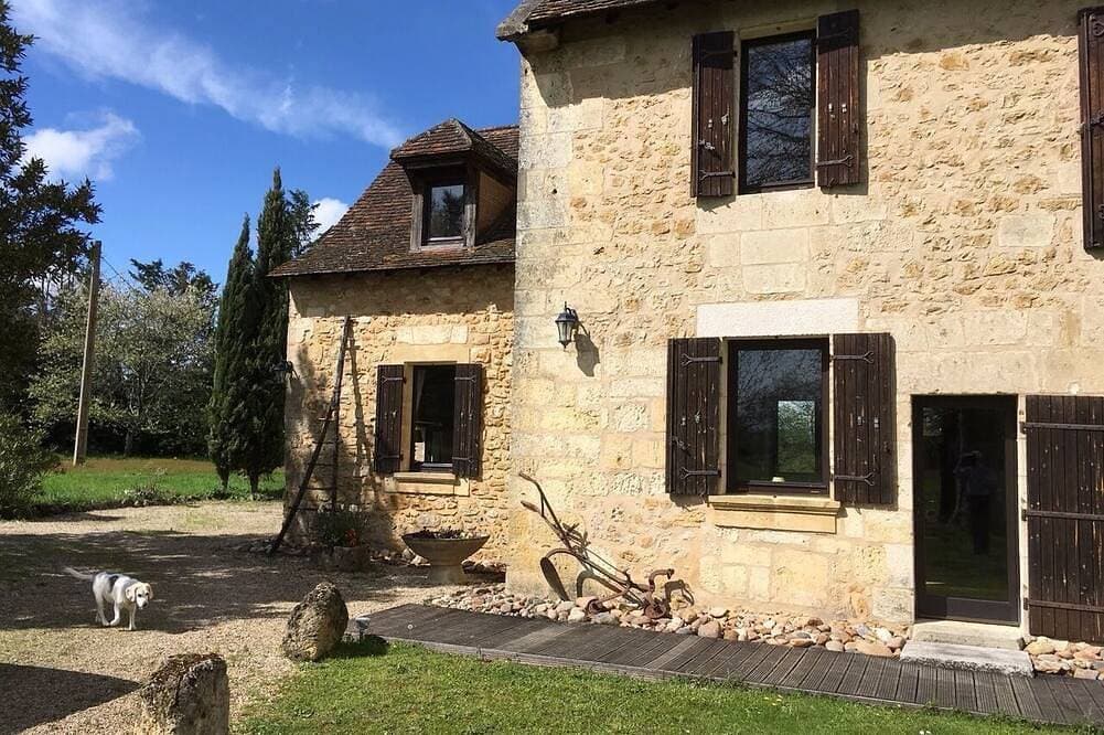 Ein 2-Bett-Ferienhaus mit Pool am Ufer der Dordogne, Bergerac 1