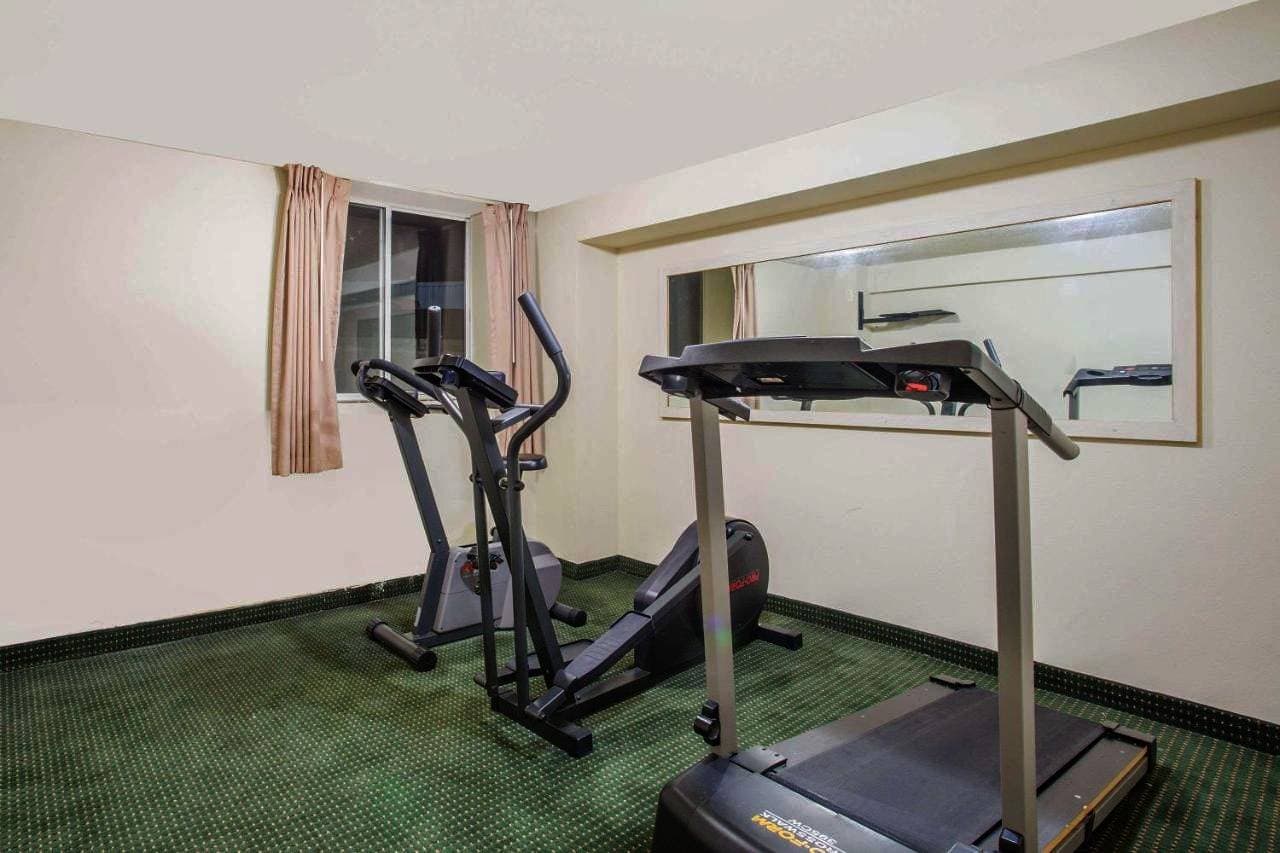Foto 3 von 34: Days Inn by Wyndham Custer