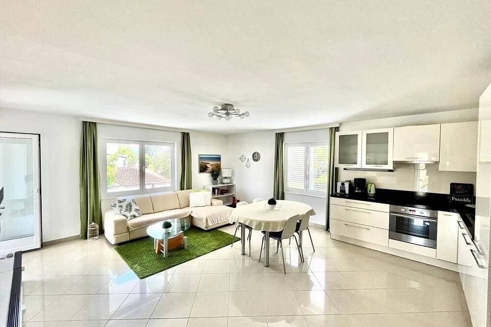 Sehr grosse und luxuriöse Fewo im 2-Fam.-Haus mit Garten !  2 Min vom Strand ! 1