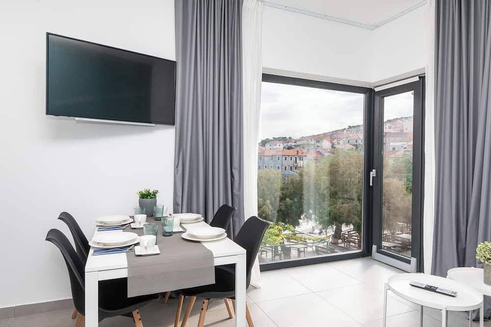 Foto 4 von 7: Villa Sanja, Ein-Schlafzimmer-Apartment mit Balkon, Meerblick