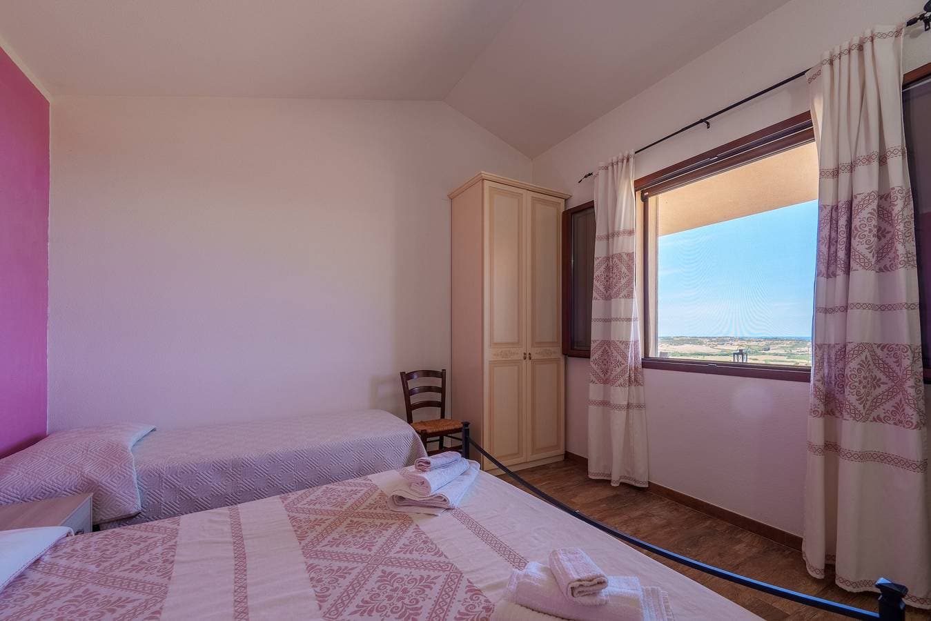 Foto 12 von 28: Ferienwohnung "Casa Ginepro Piscina E Vista Mare" mit Meerblick, Gemeinschaftspool und WLAN