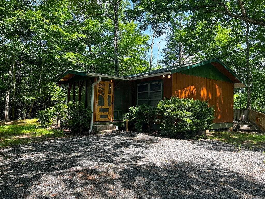 Cardinal's Landing-Covered Porch - Pet-Friendly - Private 1
