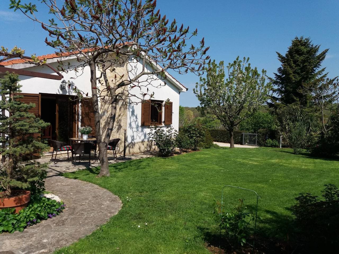 Foto 7 von 42: Freistehender Bungalow Perla mit Garten und Grill