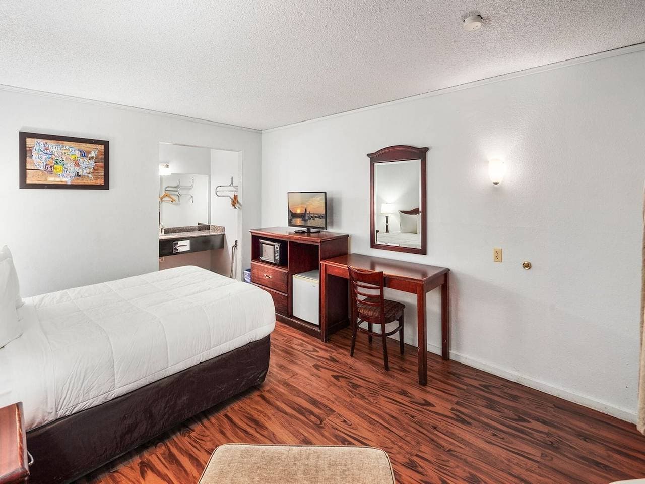 Foto 11 von 15: Queensize-Bett | Renton, Wa