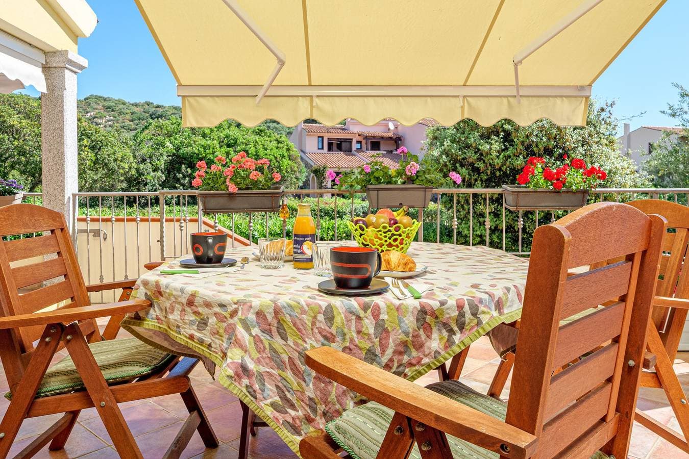 Foto 2 von 25: Ferienwohnung 'Agata Verde' mit Blick auf die Hügel und den Garten