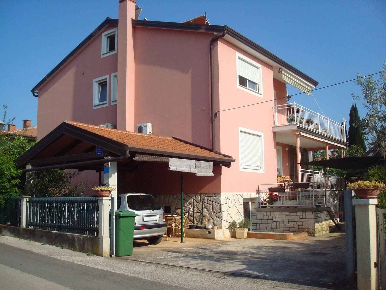 Ferienwohnung mit Terrasse und Klima 1