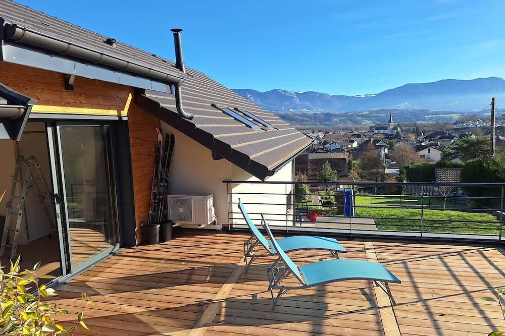 La Montagnette - With a terrace overlooking the mountains 1