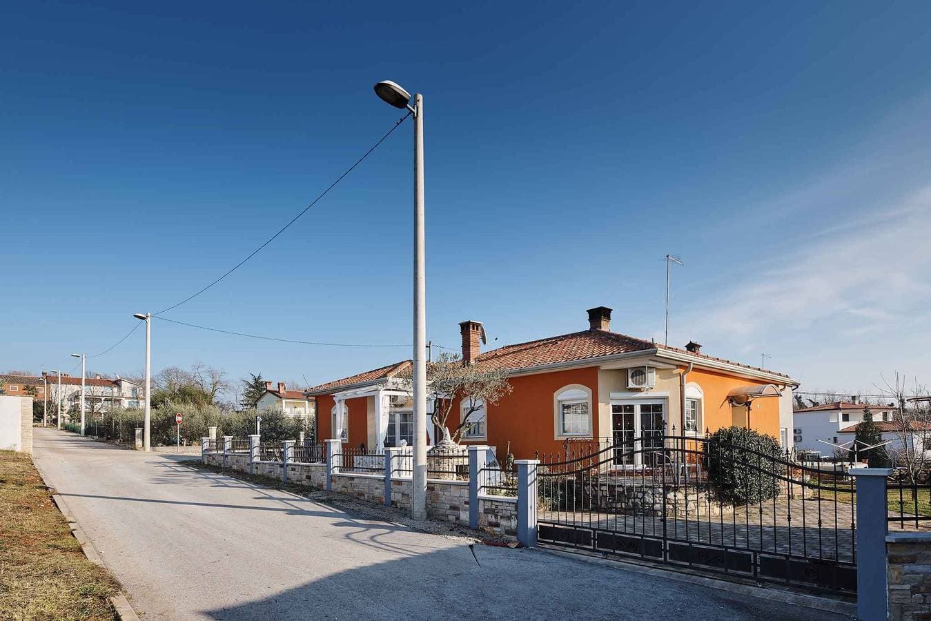 Foto 13 von 36: Ferienhaus mit Klimaanlage, Terrasse und Whirlpool