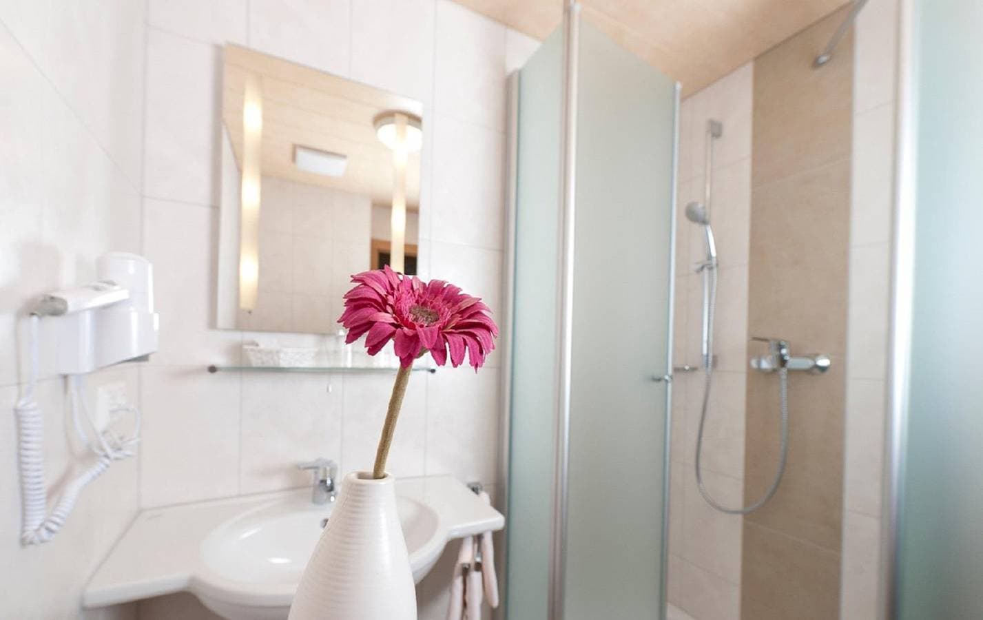 Foto 9 von 51: Doppelzimmer mit Dusche, Wc