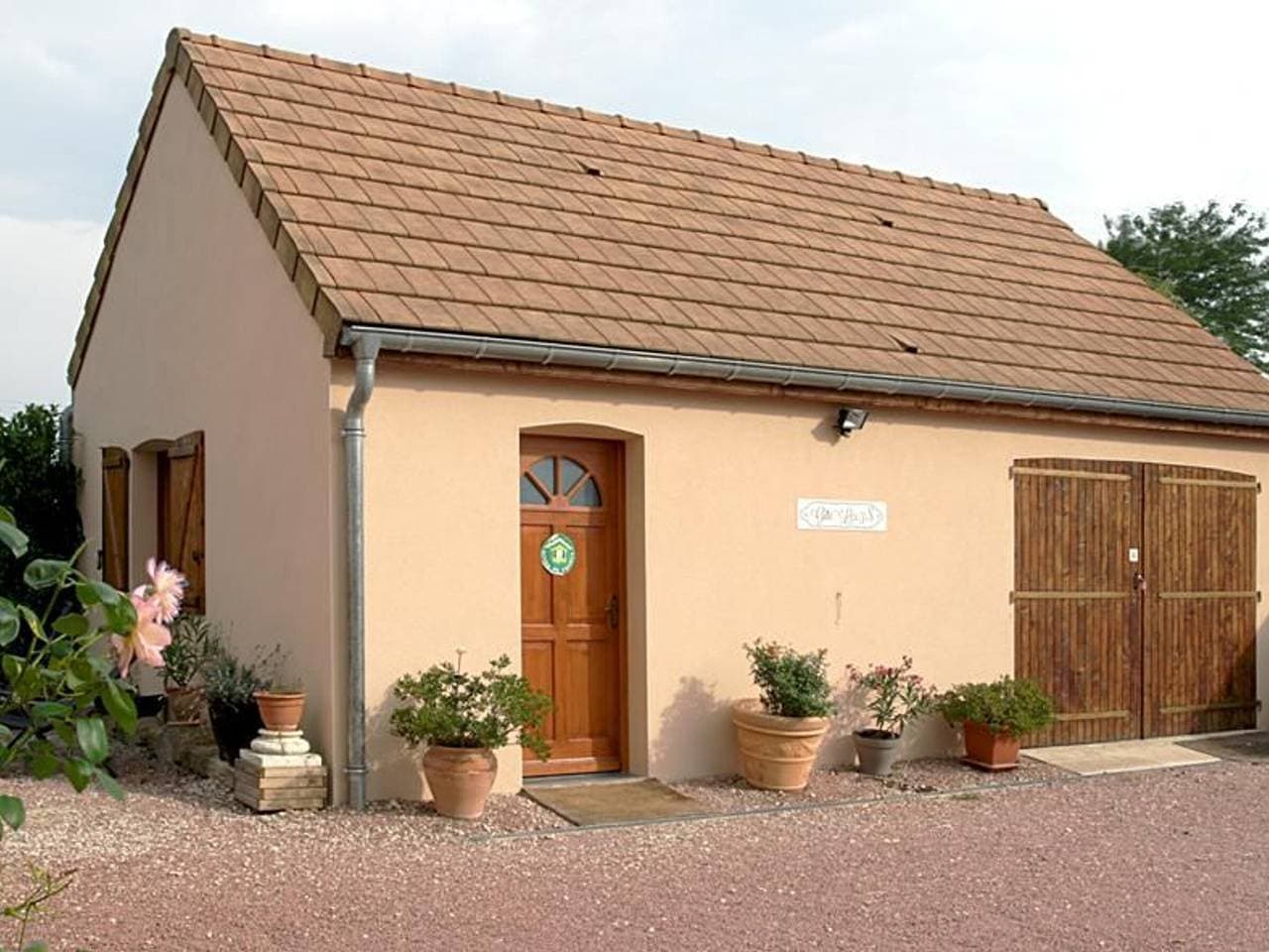 Foto 4 von 34: Modernes Haus bei Beaune mit Terrasse und Parkplatz