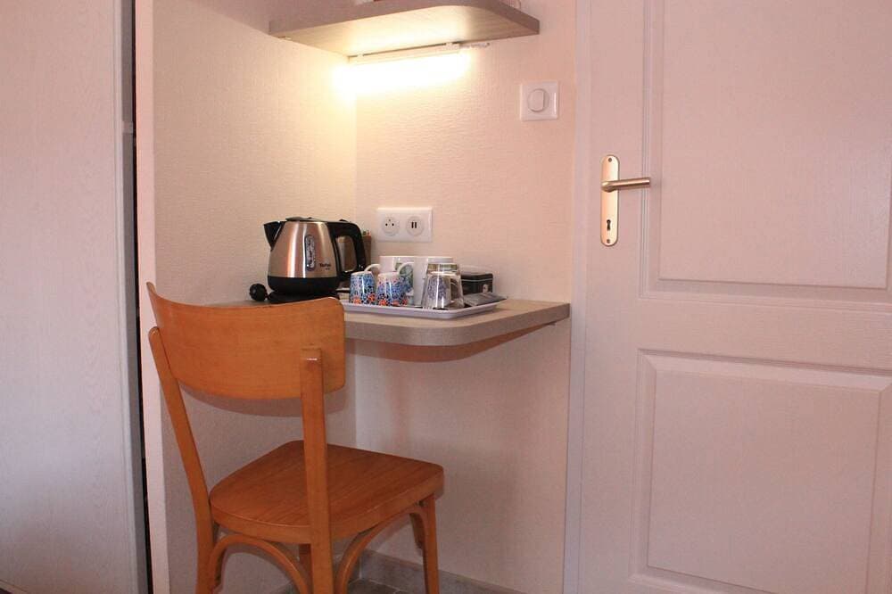 Foto 8 von 8: Schlafzimmer mit Sd im Erdgeschoss einer Villa
