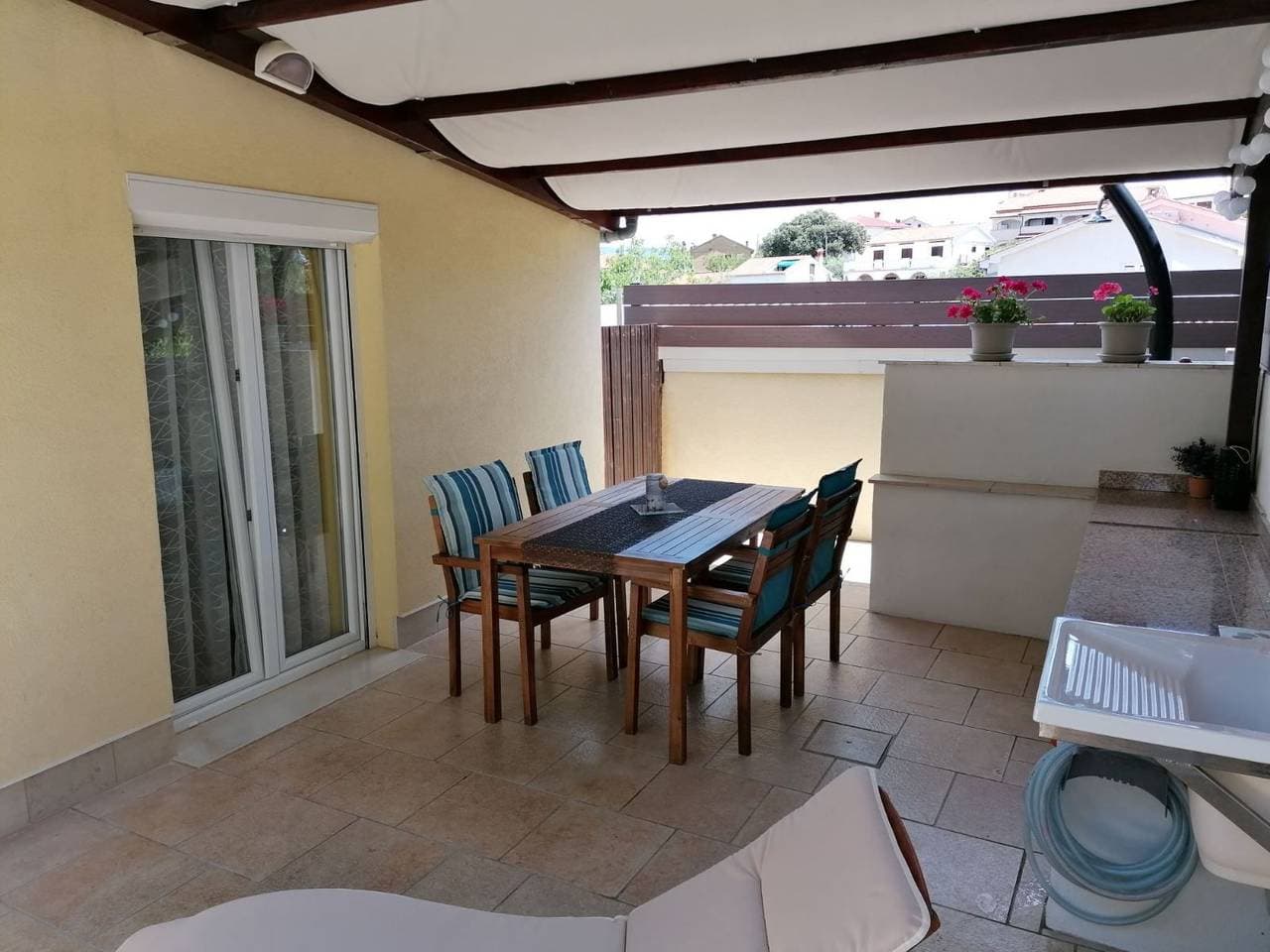 Foto 5 von 21: Strandnahes kleines Ferienhaus mit Terrasse