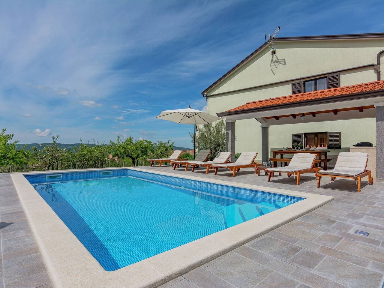 Komfortable Wohnung in Cerovlje mit Pool 1
