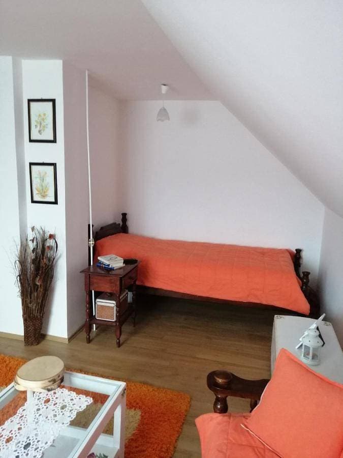 Foto 5 von 59: Twin Room with Shared Bathroom