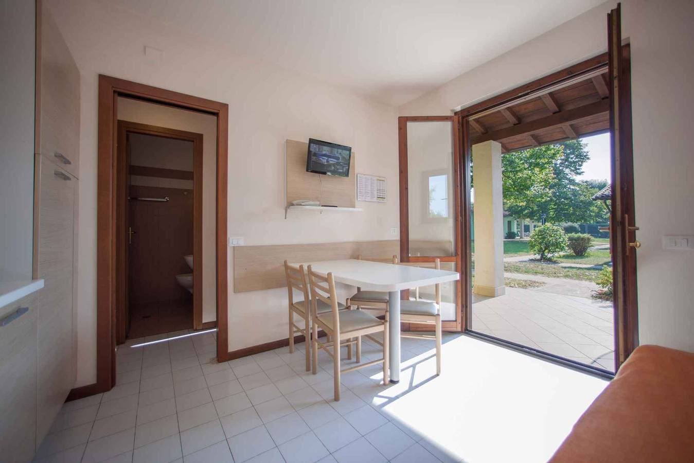 Foto 9 von 27: Bungalow mit Terrasse und Klimaanlage